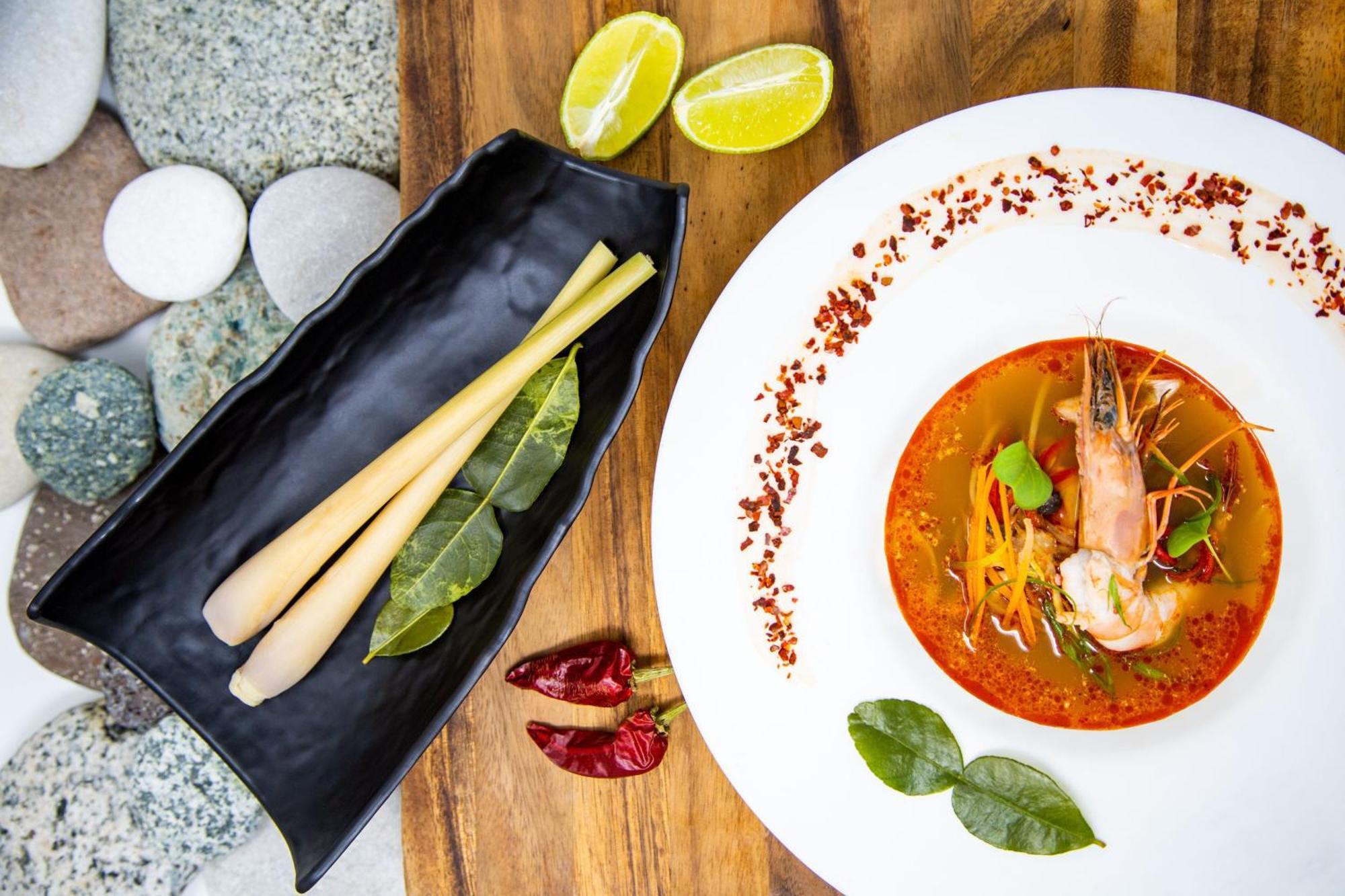 Sheraton Batumi Hotel Eksteriør bilde Tom yum kung