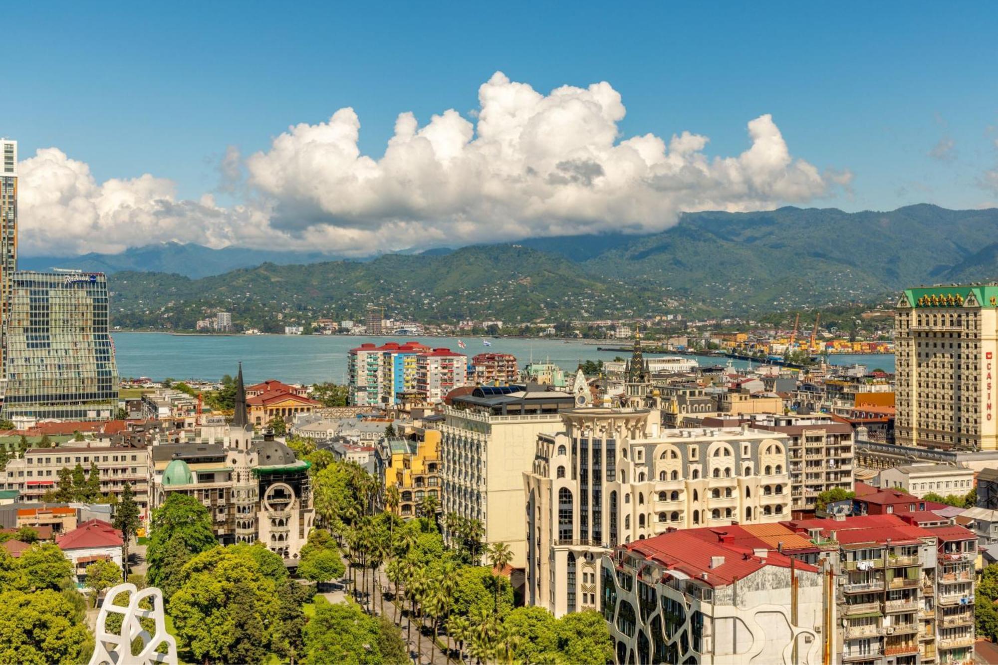 Sheraton Batumi Hotel Eksteriør bilde Vladivostok skyline