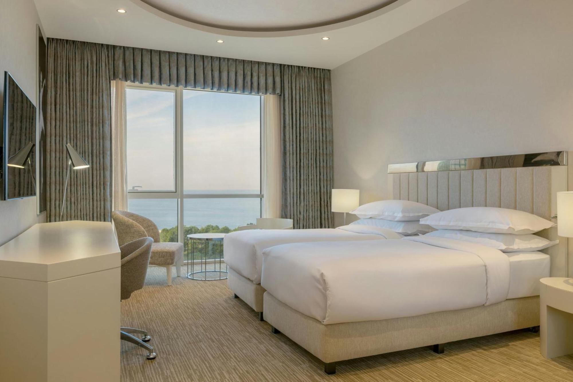 Sheraton Batumi Hotel Eksteriør bilde Deluxe Room