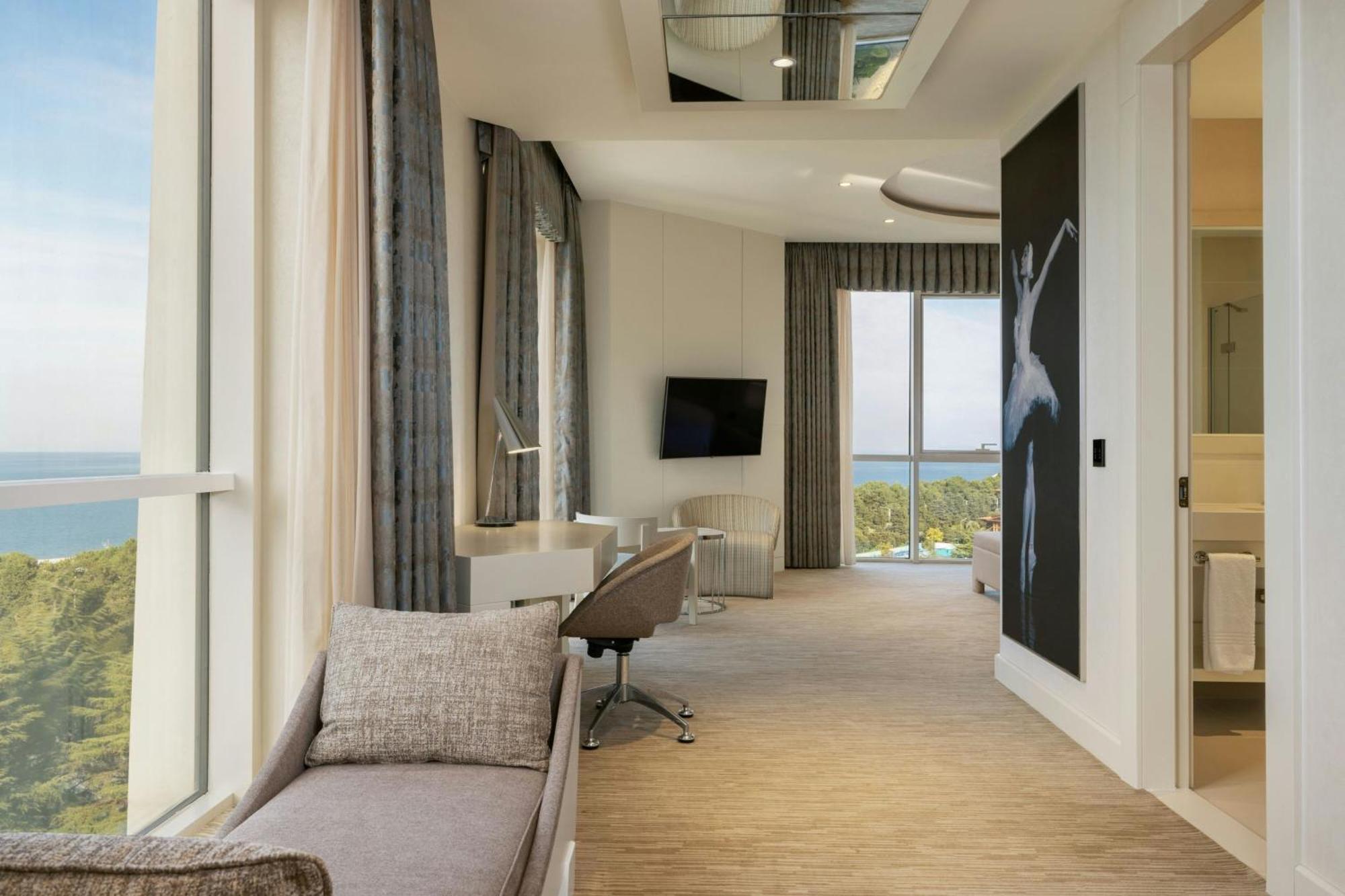 Sheraton Batumi Hotel Eksteriør bilde Suite