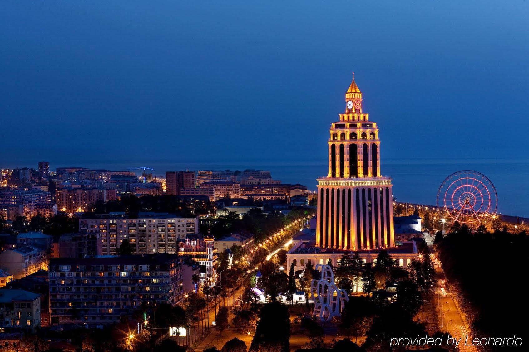 Sheraton Batumi Hotel Eksteriør bilde The Millennium Tower at night