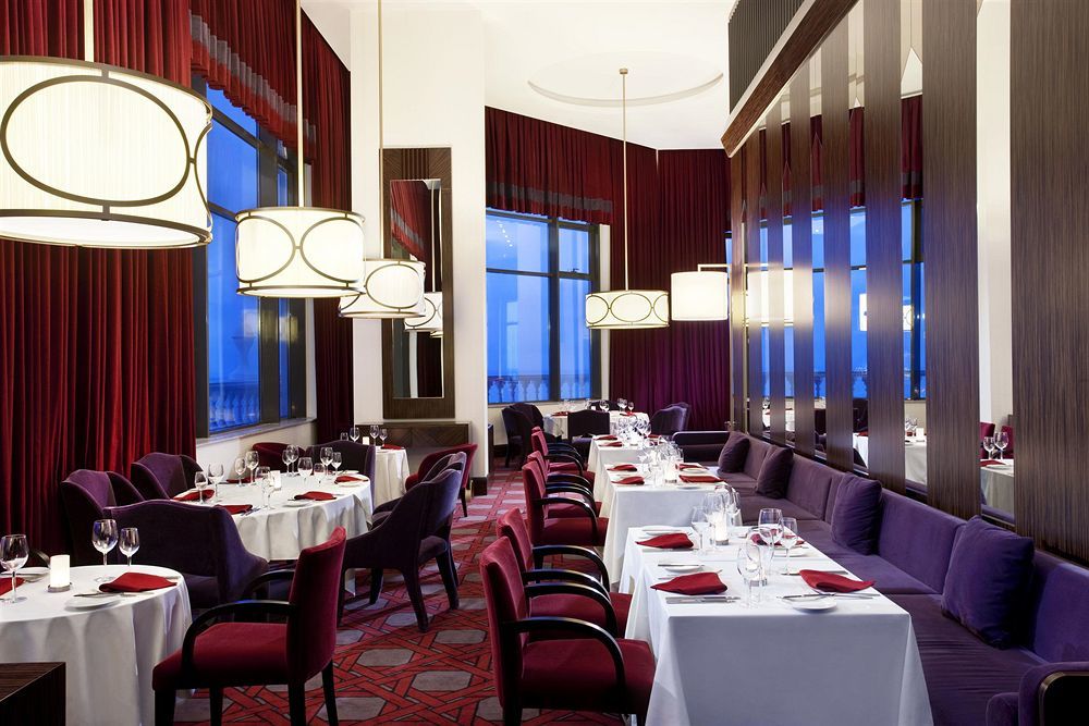 Sheraton Batumi Hotel Eksteriør bilde The restaurant