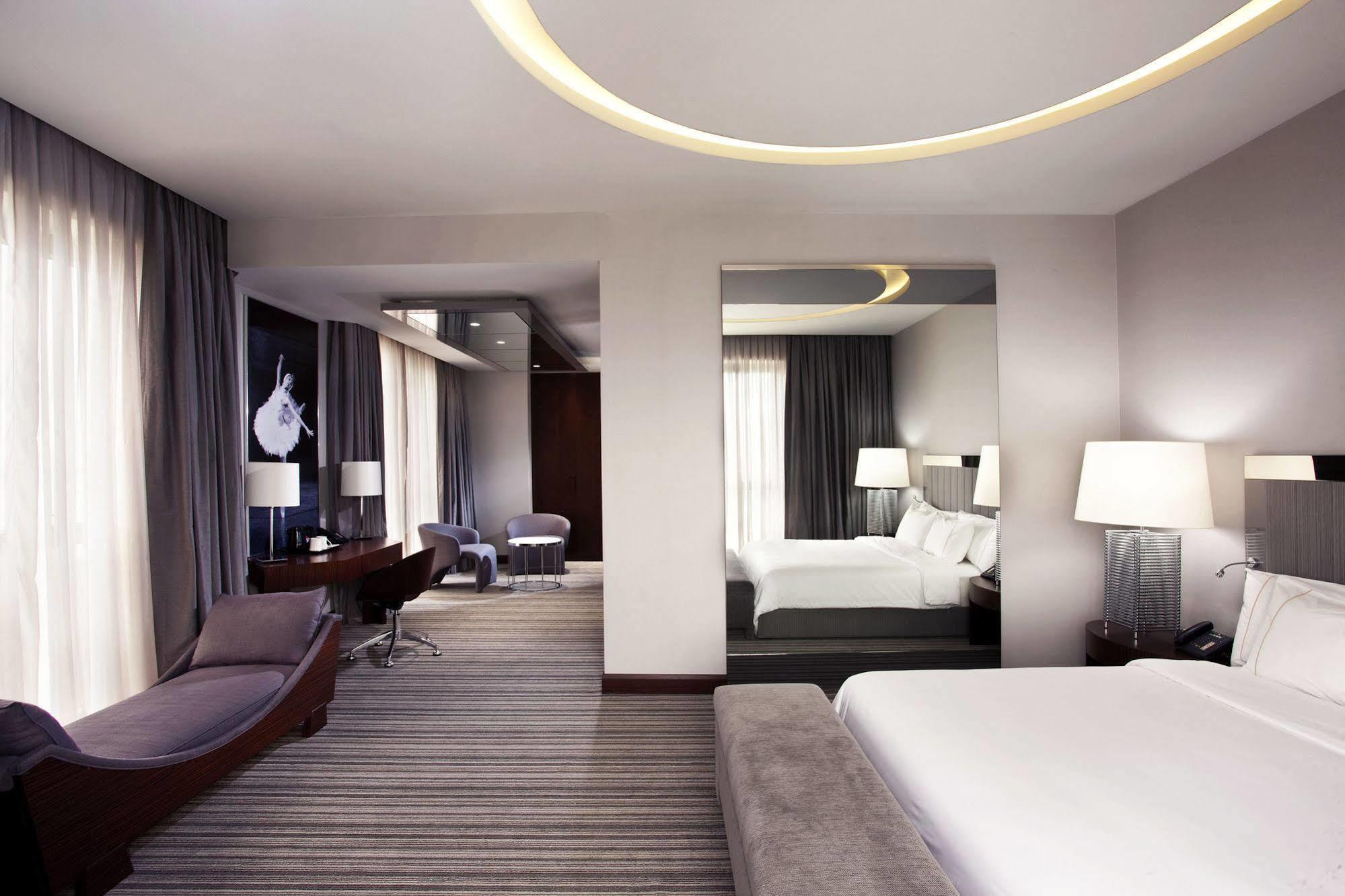 Sheraton Batumi Hotel Rom bilde A suite at the hotel