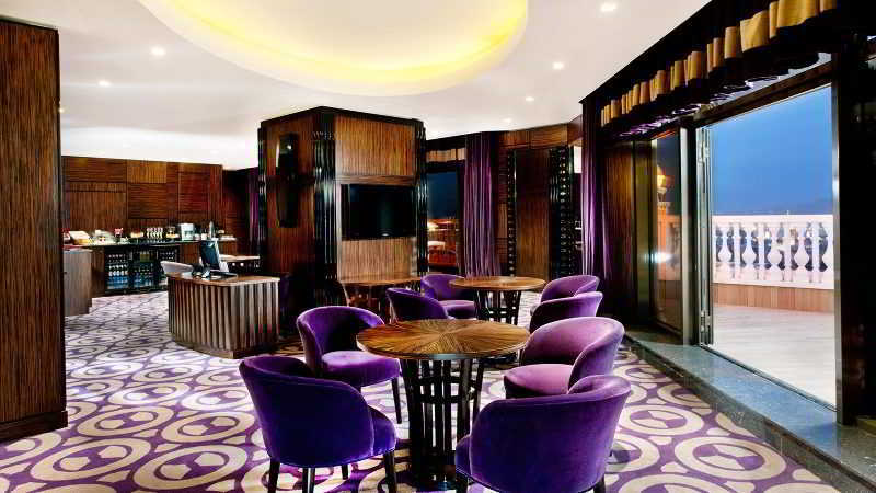 Sheraton Batumi Hotel Eksteriør bilde The Club lounge at Beijing Capital International Airport